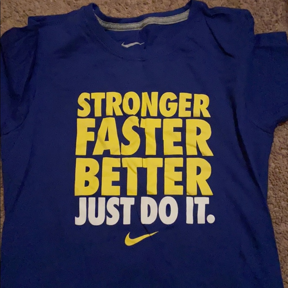 Nike women’s Tee